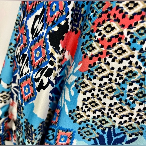 24th & Ocean Estilo flyaway tankini swim top.
Size: Medium - Picture 4 of 11